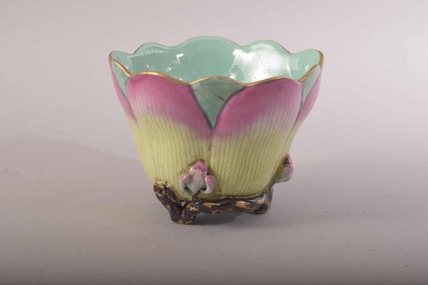 A CHINESE FAMILLE ROSE AND TURQUOISE GROUND PORCELAIN CUP, the cup with flower / petal form and with - Image 4 of 7