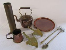 Various brass and copper inc WWII shell case, kettle and trays