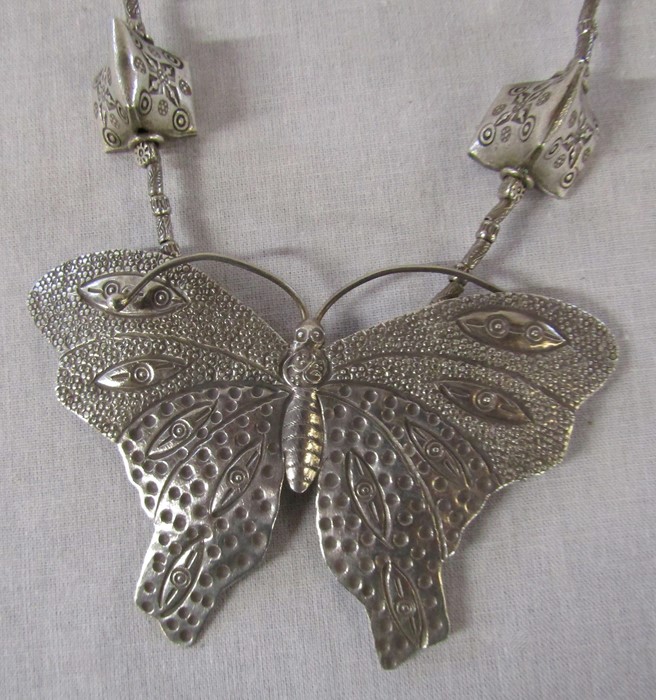 3 contemporary large silver / white metal butterfly necklaces - necklace with butterfly and rose - Image 2 of 4