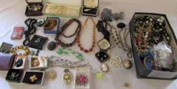 Large quantity of costume jewellery, Victorian buttons, badges etc