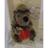 Steiff Sigi the Hedgehog, musical, H 20 cm, limited edition 599/2008 complete with certificate and