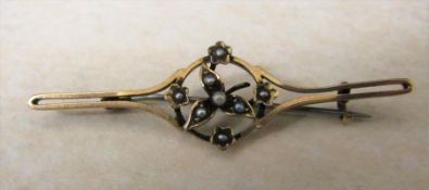 9ct gold and seed pearl brooch L 5 cm total weight 2.8 g