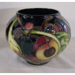 Boxed Moorcroft 'Queens choice' pattern vase dated 2000 signed MM H 11 cm