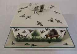 Griselda Hill Pottery Wemyss bee hive dish, lid and plate (plate L 18.5 cm, dish L 14.5 cm)