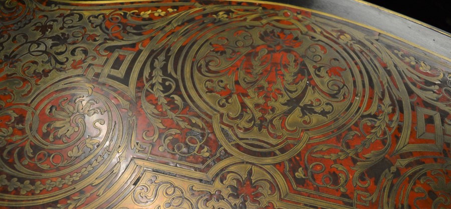 French 19th century ebonized boulle centre table with serpentine top inlaid with brass into tortoise - Image 6 of 8