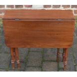 Small Victorian mahogany Sutherland table Ht 56cm W 70cm (open)