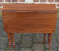 Small Victorian mahogany Sutherland table Ht 56cm W 70cm (open)