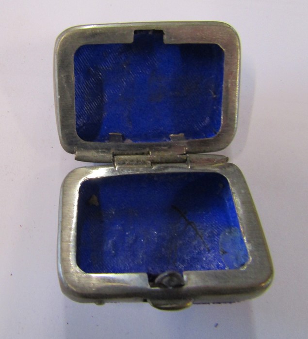 Assorted snuff boxes, pin cushion, white metal purse, travel inkwell, treen etc - Image 8 of 29