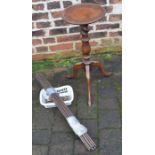 Oak wine table & 14 copper/bronze coloured stair rods - L 30 inches