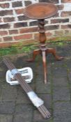 Oak wine table & 14 copper/bronze coloured stair rods - L 30 inches