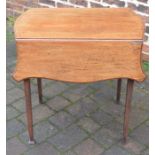 Small Victorian mahogany Pembroke table with scalloped edges