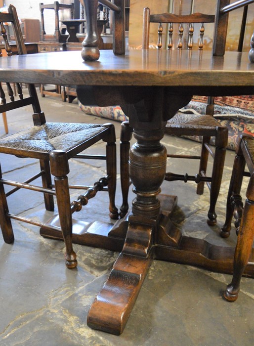 Titchmarsh & Goodwin circular pedestal dining table (dia 113cm) & 4 rush seated spindle back chairs - Image 3 of 3