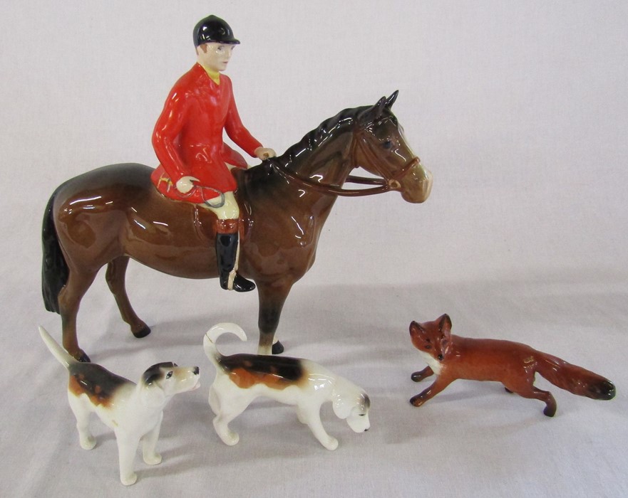 Beswick huntsman with 2 hounds (1 hound tail af) and a fox