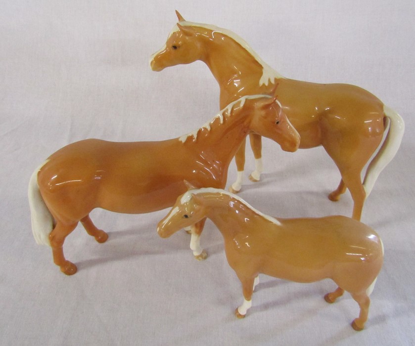 Beswick palomino horses and foal (foal leg af) (tallest H 19 cm)