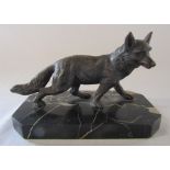 Art Deco bronze of a fox on a marble base L 18 cm H 12 cm (one leg repaired)