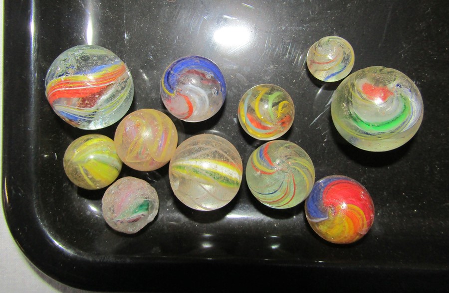 Selection of assorted marbles inc some early examples - Image 3 of 6