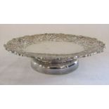 Silver footed cake stand with pierced decoration D 21 cm Sheffield 1937 weight 16.95 ozt