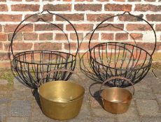 Pair of large wrought iron hanging baskets & 2 brass jam pans