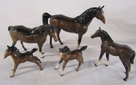 Selection of Beswick bay horses and foals (tallest H 16 cm)