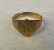 Gents 9ct gold shield design signet ring size U/V weight 5.5 g