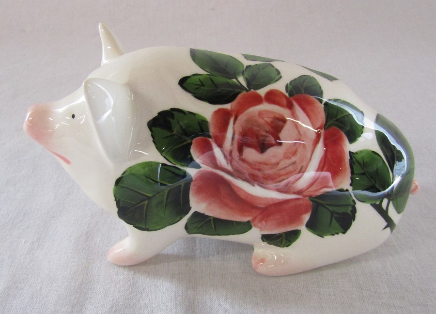 Wemyss G Hill Pottery pig, cabbage rose pattern, L 16 cm - Image 3 of 4