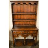 Titchmarsh & Goodwin miniature oak dresser base & rack (2020 Retail Price List £2420) Ht 161cm W
