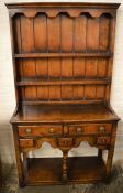 Titchmarsh & Goodwin miniature oak dresser base & rack (2020 Retail Price List £2420) Ht 161cm W