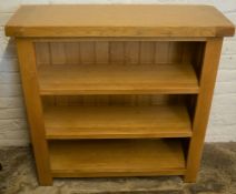 Small modern oak bookcase H 90cm L 90cm D 30cm