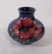 Small Moorcroft blue ground squat vase 'anemone' pattern H 7 cm