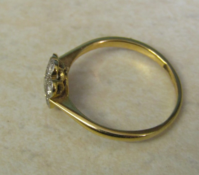 9ct gold (minimum - hallmarked indistinguishable) and platinum diamond daisy ring size O/P weight - Image 2 of 2