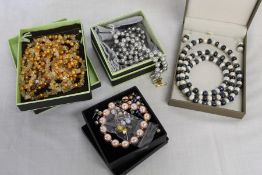 Selection of freshwater pearl jewellery including Peacock bracelet, earrings & necklace set, Ross