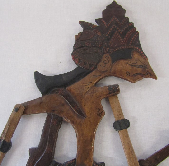 2 Asian wooden shadow puppets H 57 cm - Image 3 of 10