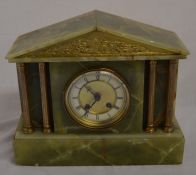 Early 20th century onyx cased mantel clock with gong chime & HAC movement Ht 28cm