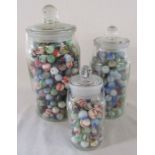 3 jars of opaque glass marbles H 25, 20 and 16 cm