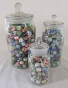 3 jars of opaque glass marbles H 25, 20 and 16 cm