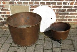 Large copper log basket H 48 cm D 65 cm& another copper pot on three paw feet H 34 cm