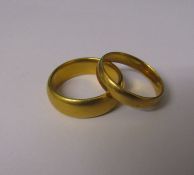 2 22ct gold band rings size N/O and M, D 6 mm and 3 mm, weight 12.4 g