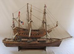 2 large model ships on wooden plinths L 92 cm and 77 cm