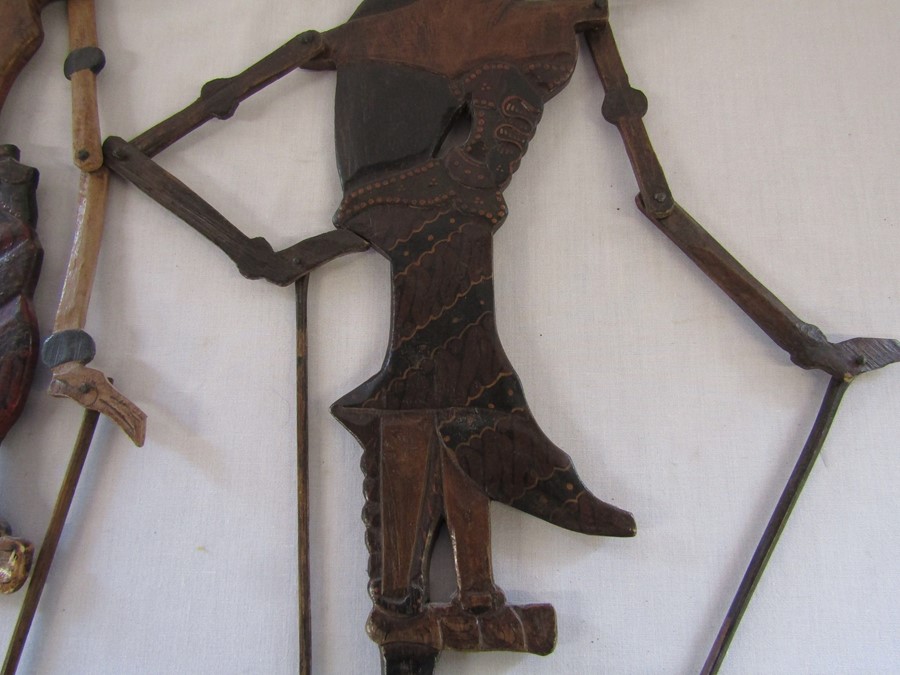 2 Asian wooden shadow puppets H 57 cm - Image 5 of 10