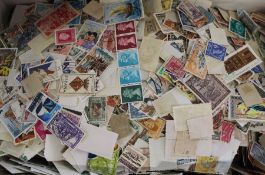 Approximately 1kg of loose World stamps & taxidermy mink stole