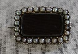 Small Georgian mourning brooch with seed pearl detail 2cm x 1.5cm (tests as 15ct gold)