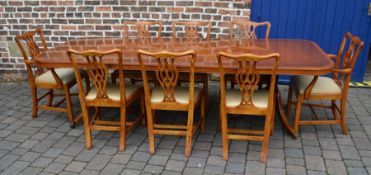 Regency style dining table with 2 leaves, yew wood veneer top and 8 chairs inc 2 carvers in the