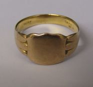 18ct gold signet ring size Q weight 3.9 g