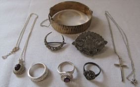Selection of silver jewellery inc Victorian jubilee brooch D 4.5 cm weight 0.19 ozt, silver gilt