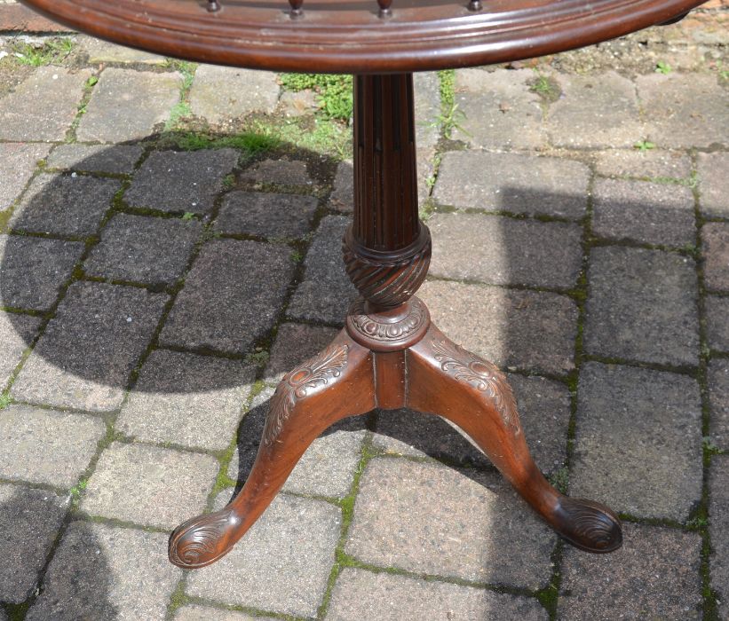 Reproduction mahogany Chippendale style circular table with gallery - Image 2 of 2