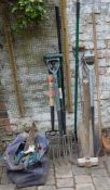 Selection of gardening & hand tools including forks, spades & a sledge hammer