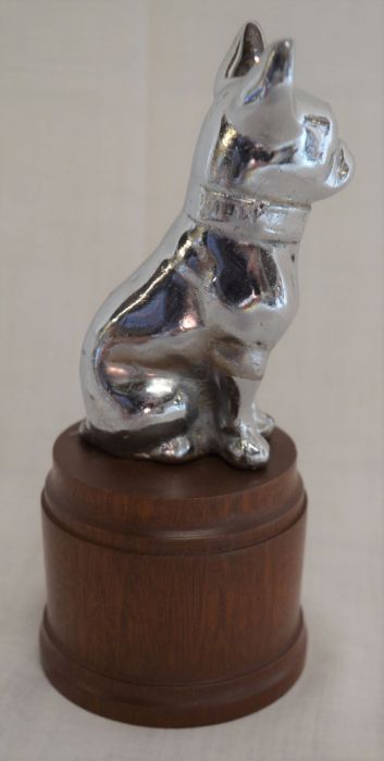 Chromium plated bulldog car mascot on a mahogany base Ht 17cm - Image 2 of 3