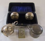 Cased pair of silver salts Birmingham 1912 weight 0.95 ozt, silver mustard pot London 1898 weight