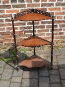 Victorian corner whatnot H 92 cm W 56 cm