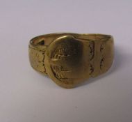 9ct gold buckle ring (worn) size P weight 3.89 g